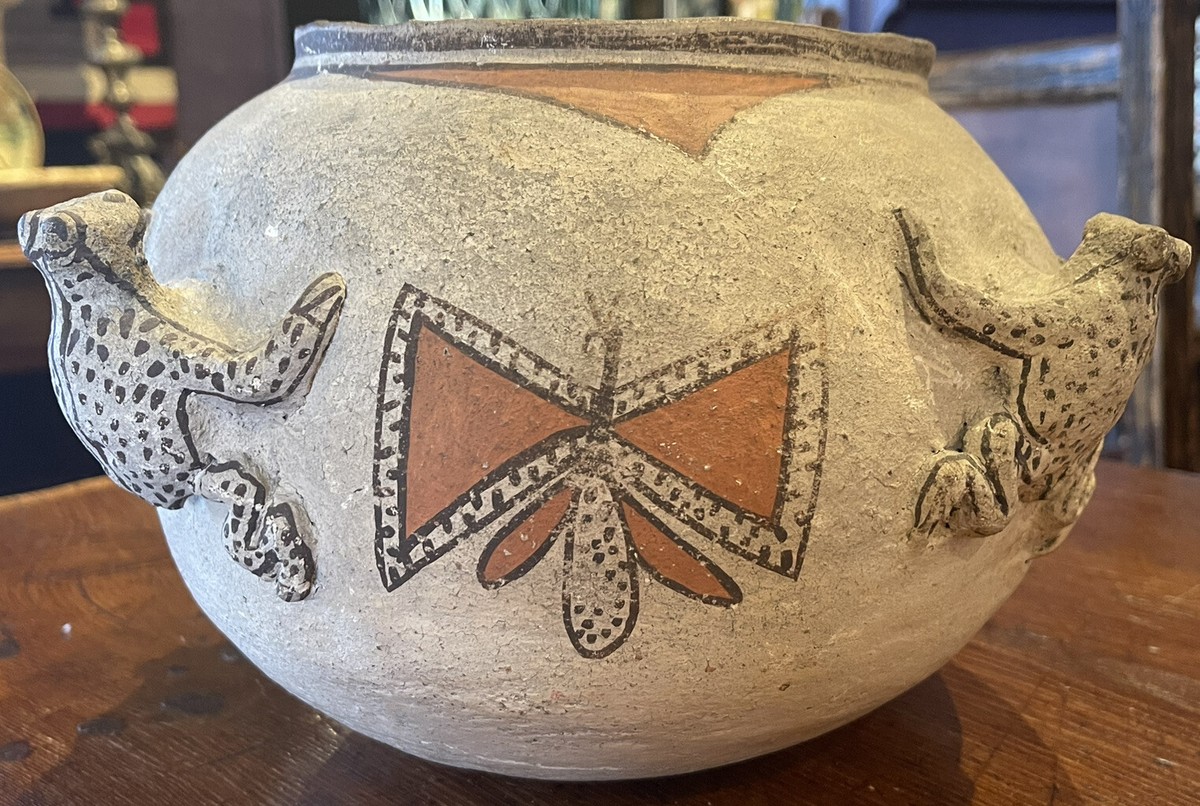 Antique Zuni Pueblo Polychrome Pottery Frog Effigy Pot Circa Early