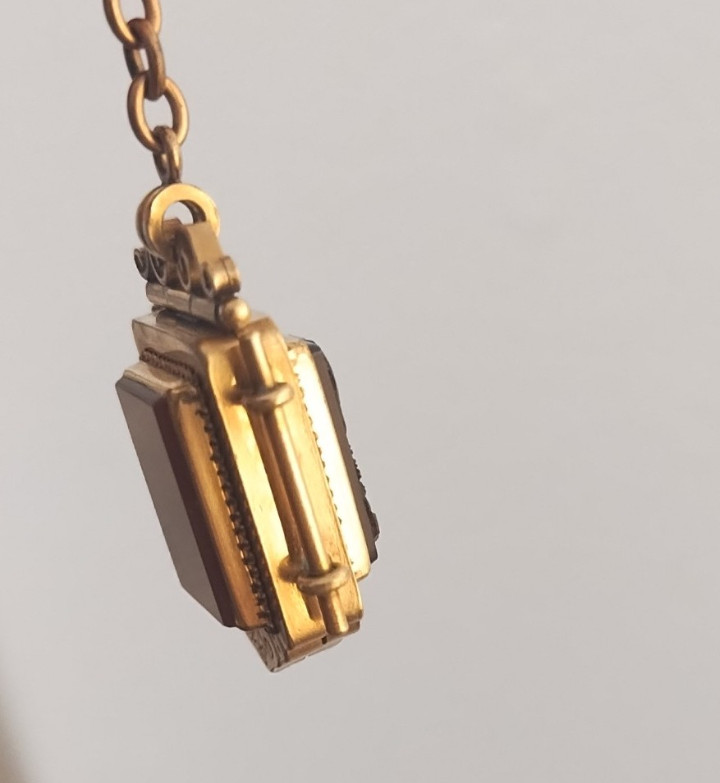 antique locket View 5