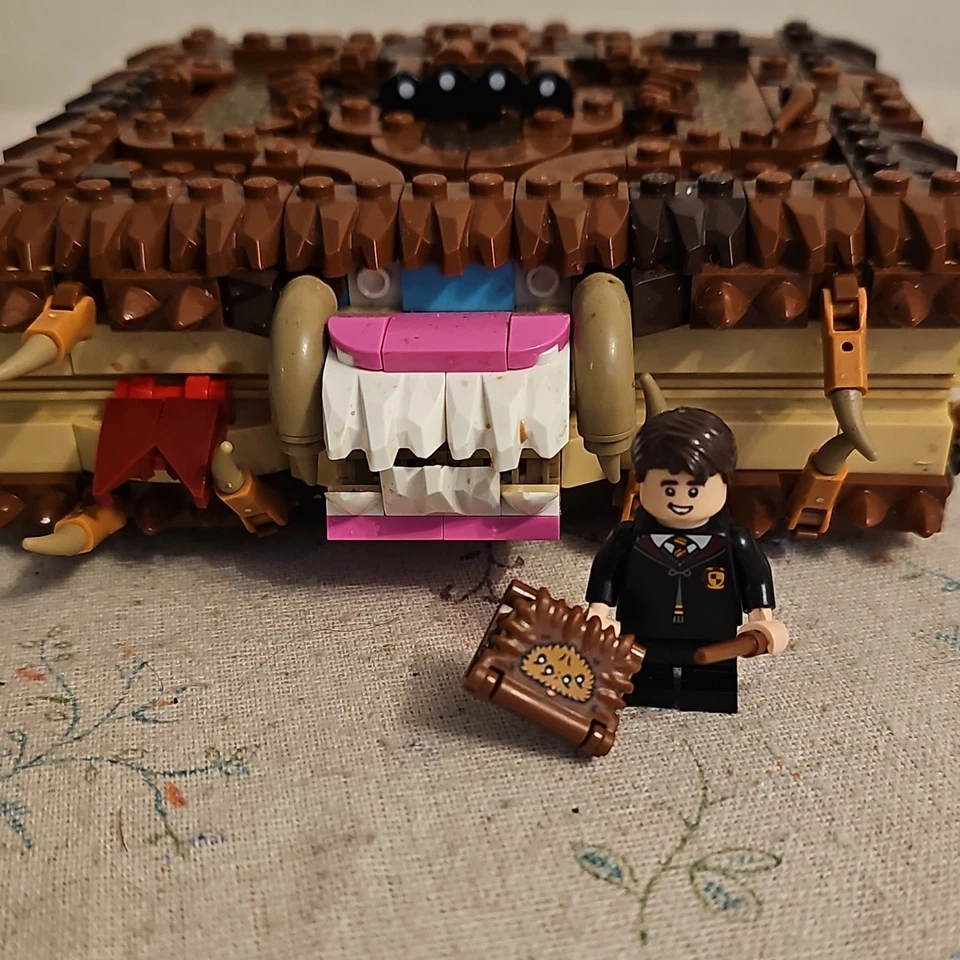 LEGO Harry Potter 76449 Chomping Monster Book of Monsters, photo 2 of 5
