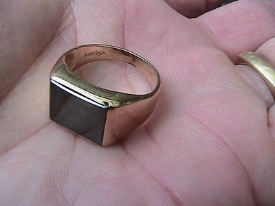 Schöner 10K Gelbgold & Onyx Herrenring - Größe 8,0 - 5,52 Gramm.