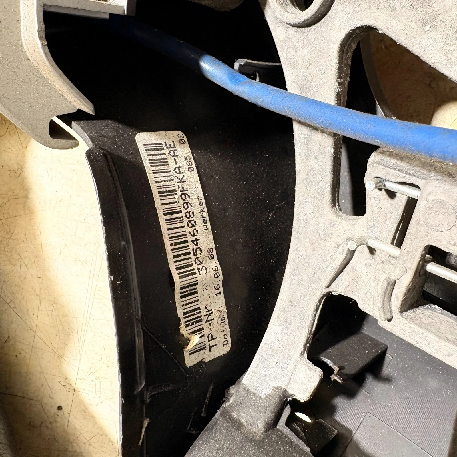 Actual 305460899FKA-AE steering wheel label