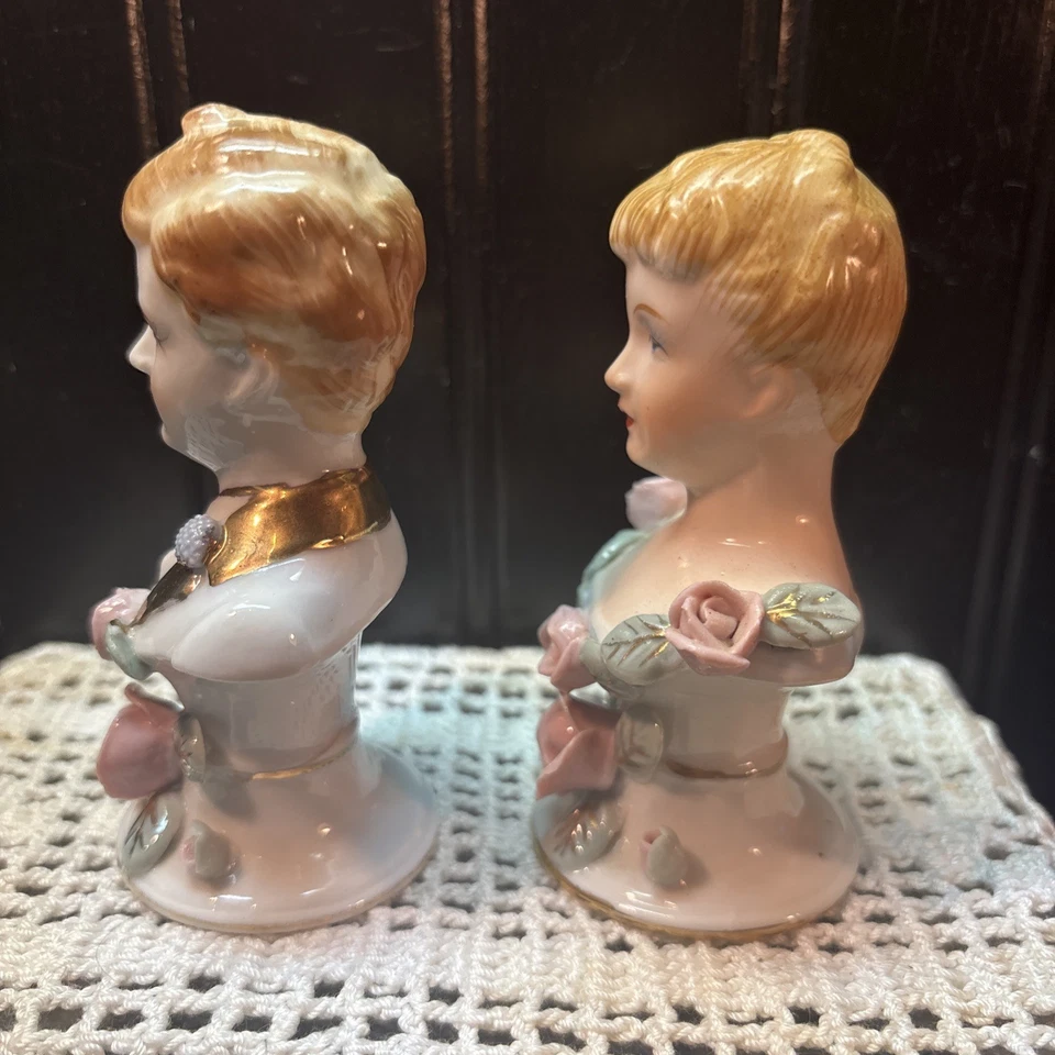 Juego De Colección Años 50 Ucagco Porcelana Victoriano Hombre Mujer Rosa Criada Sal y Pimienta Foto 2 de 4