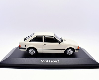 MINICHAMPS Ford Escort 1:43 Diecast Car White With Box