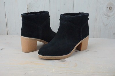 ugg kasen black