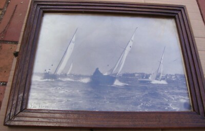 Signiertes Foto Segelbootregatta in der Bretagne Vintage gerahmt