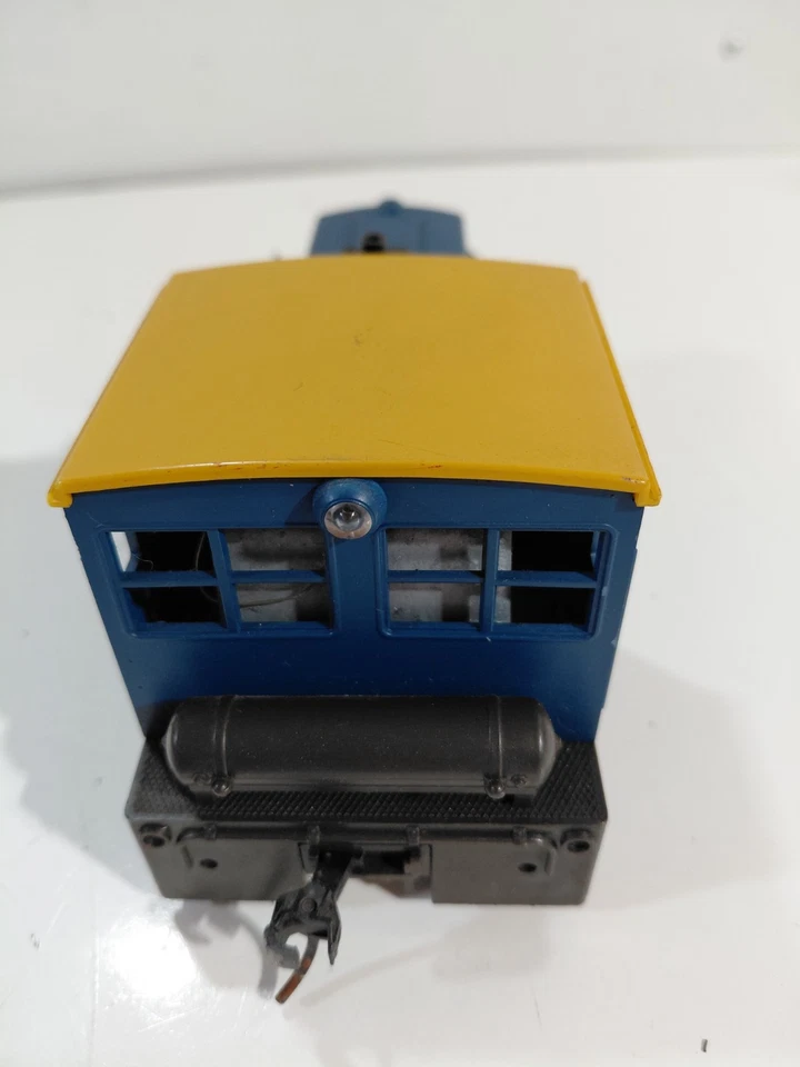 Atlas 21 Train O Gauge Model Railroad 2 Rail DC Santa Fe Diesel Yard Switcher - Image 4 of 4