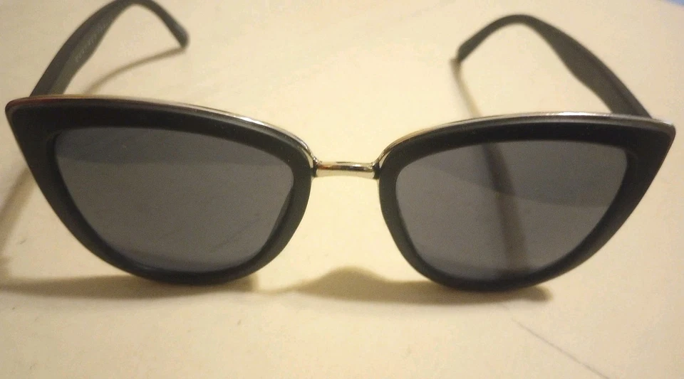 Óculos de sol Quay "My Girl" olho de gato preto/prata 126 armações apenas lentes arranhadas - Imagem 3 de 4