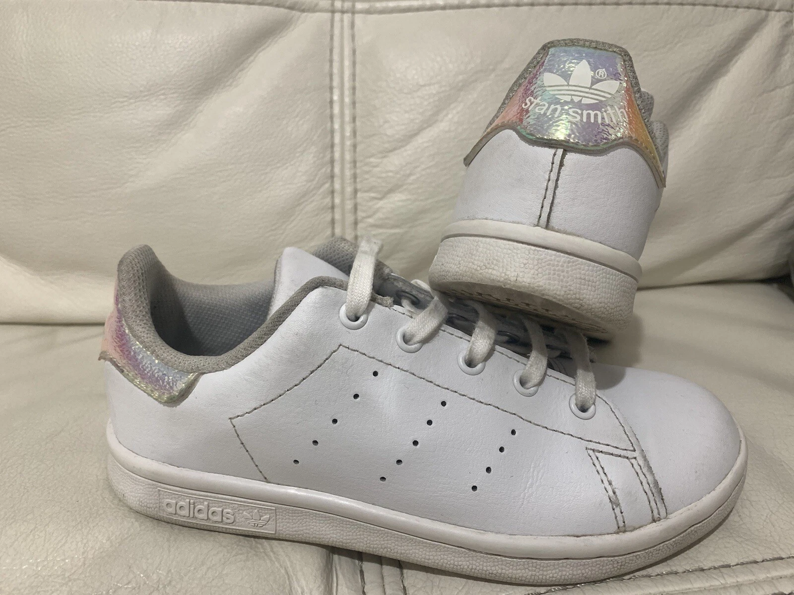 Belle scarpe da ginnastica Adidas Stan Smith bianche con logo iridescente 12 5 per ragazze
