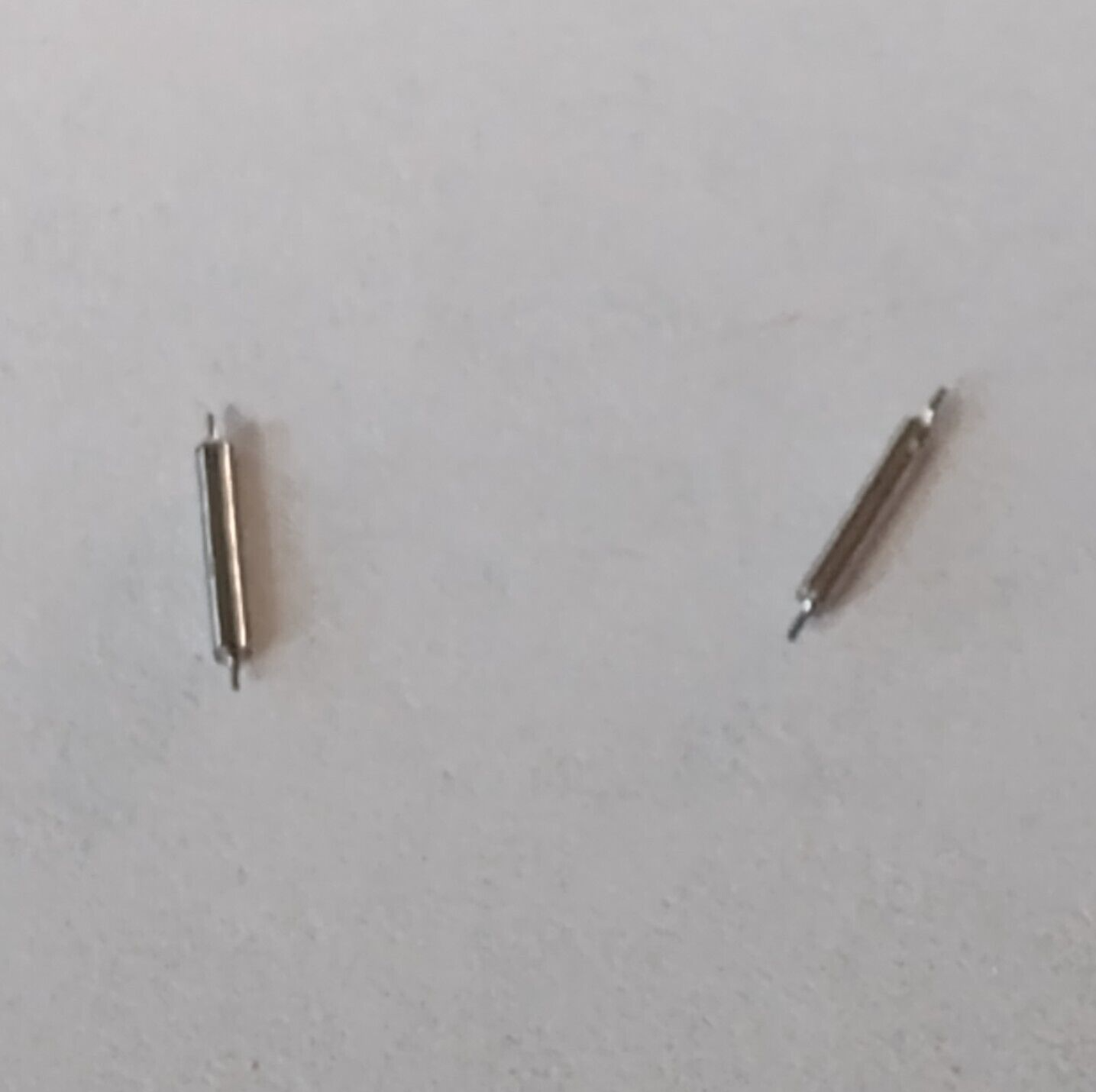 2 TRENTON RELIANCE 16 SIZE BALANCE STAFFS #1380 PIVOT: 12 NOS  --BB-1634