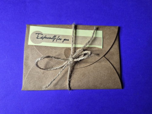 Elegant style envelopes with card and string heart detail 5 pieces Kraft Paper - Picture 4 of 7