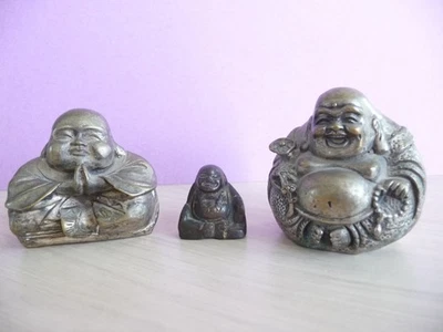 3 Bouddha métal argenté rieur méditant priant 50 50 et 28mm porte bonheur Zen - Photo 1/4