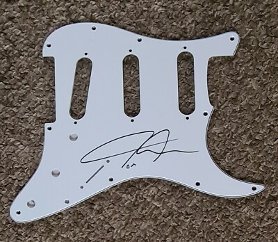 Tom Walker 'Leave a light on', handsignierte persönliche Gitarrenkratzplatte.
