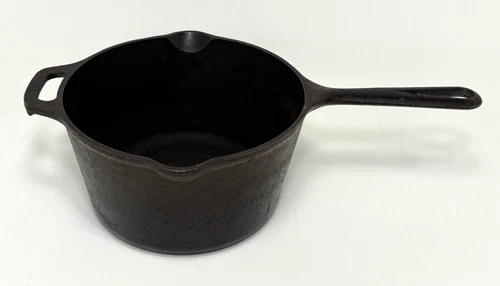 Vintage 5 Quart Lodge 5SP1 Cast Iron Sauce Pan w/ Spout & Handle 15" x 9"