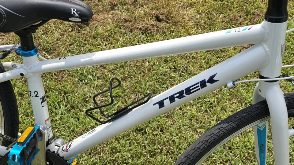 Trek 7.2 Women’s 13" Special Design Hybrid Mountain Bike W/ accessories - NEW!  - Image 4 of 4