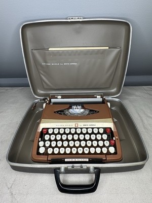 Vintage 1960s Smith Corona Golden Shield Courier Manual Typewriter Case NICE