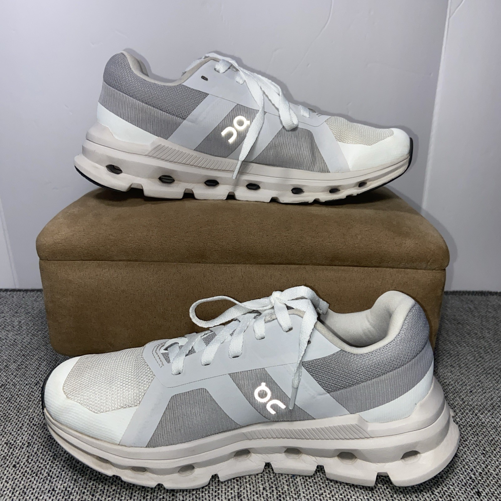 On Cloud Cloudrunner Women’s size 7 White Grey - image 6