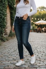 Silver Suki Skinny Jeans Women's 31x31 Blue Dark Wash Stretch Whiskered Fade