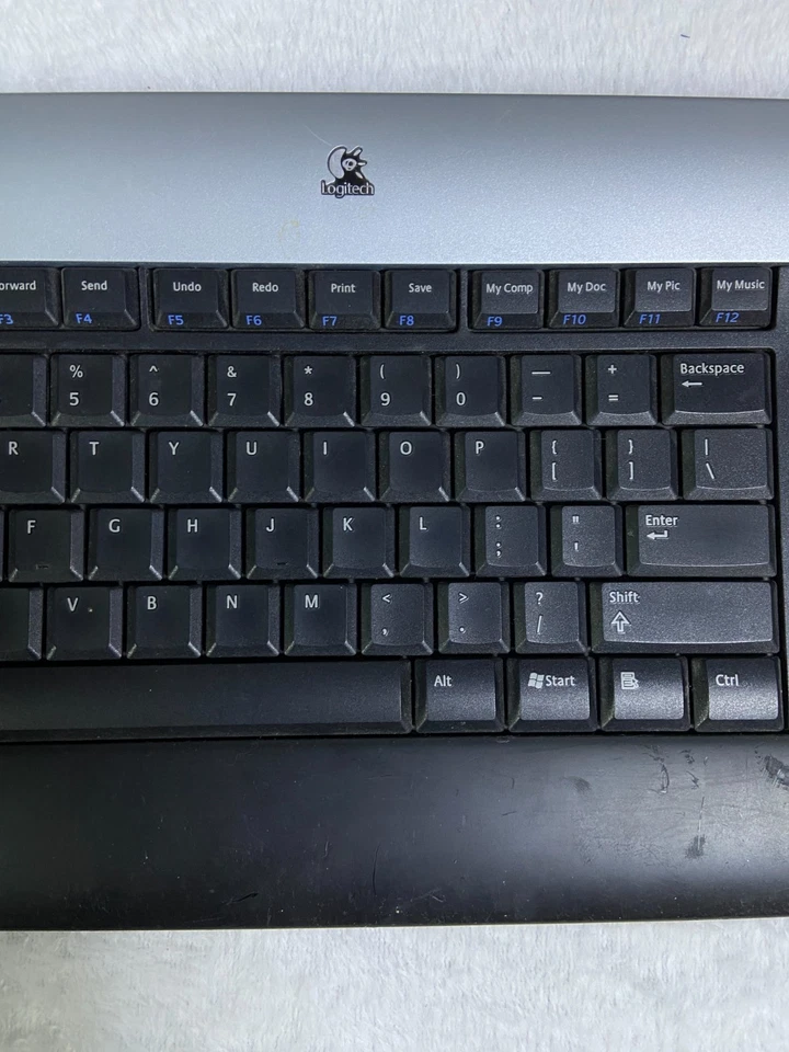 LOGITECH DiNovo Cordless Desktop Keyboard Numeric Pad Mouse & Mini Receiver 2004 - Image 4 of 4