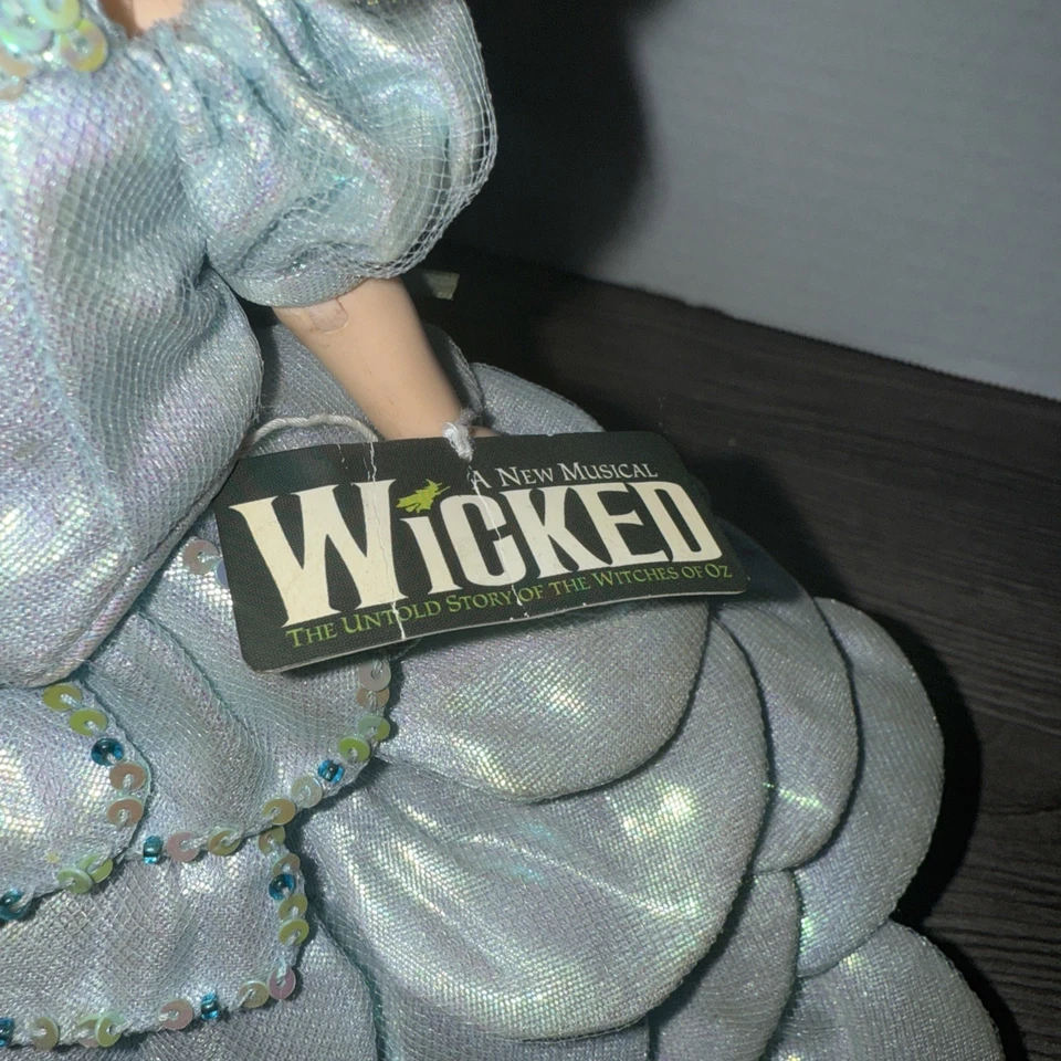 Madame Alexander Wicked Collection Glinda The Good Witch 2007 - Image 2 of 4
