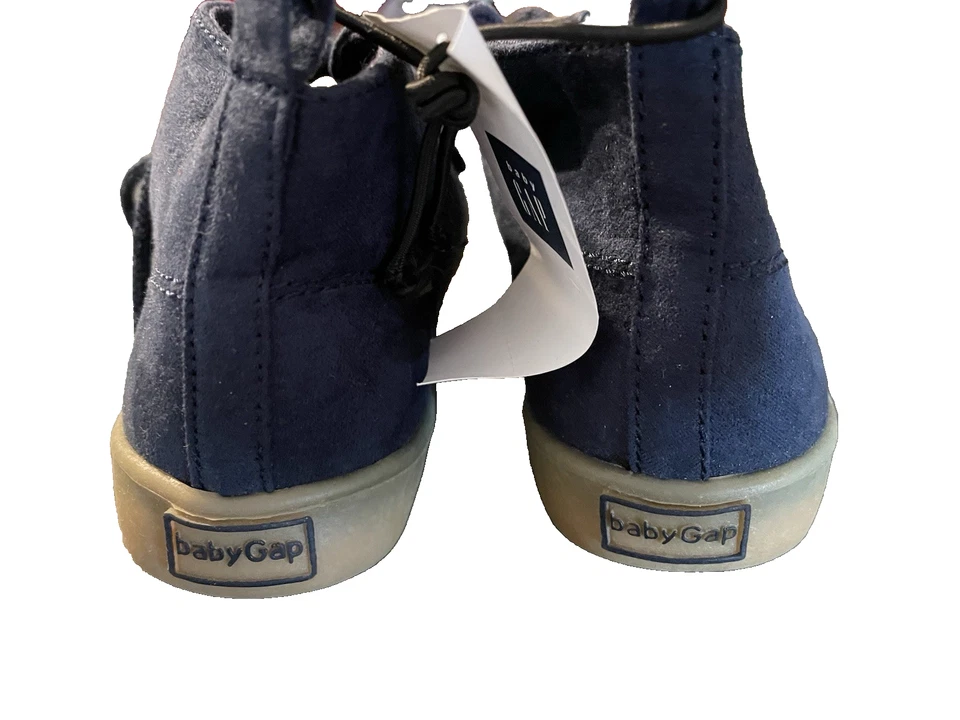 Baby Gap 全新带标签蹒跚学步男孩 9 码 2 色蓝色和灰色人造麂皮绒短靴 — 第 3/4 张图片