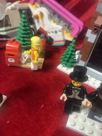 LEGO Winter Village Toy Shop 10199 Near Complete W Extras! Santa Escalator Campr