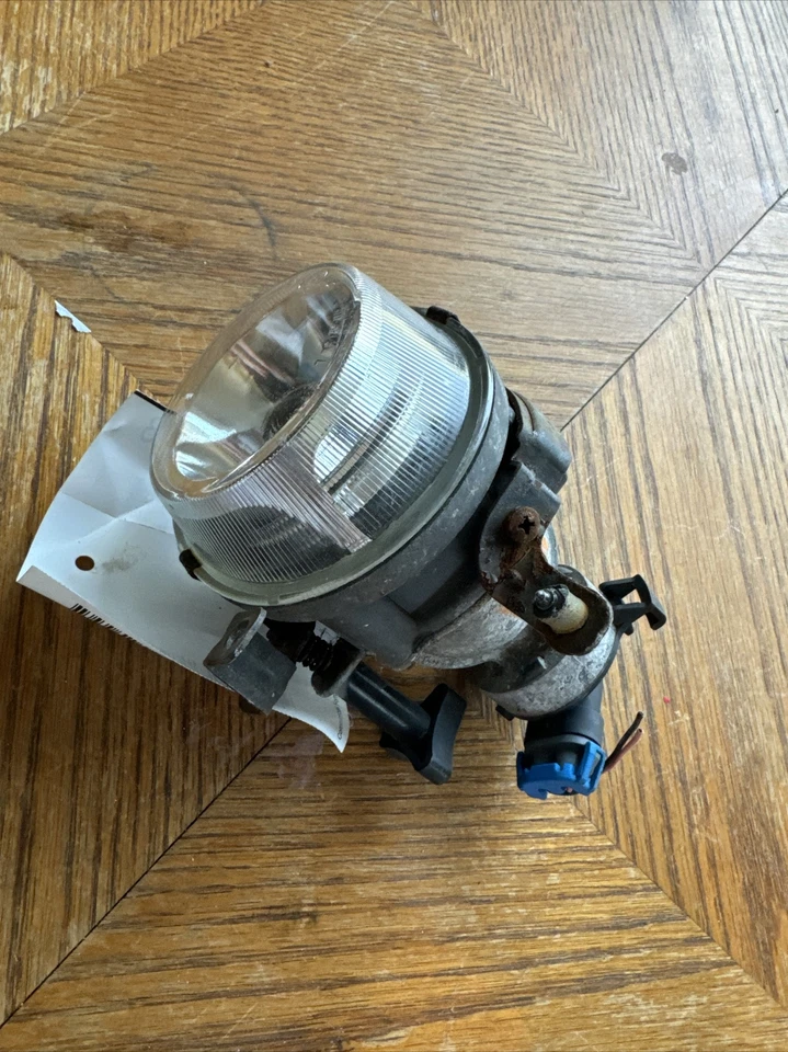 Luz antiniebla inferior izquierda Kia Optima 2003. OEM Foto 3 de 4