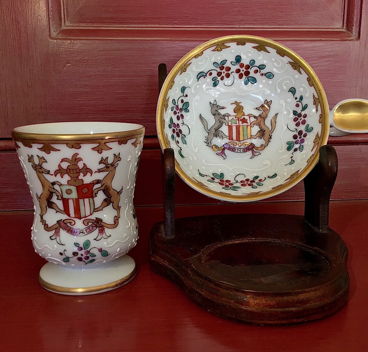porcelain cigarette holder Samson et Cie France Hand Painted Armorial Porcelain Cigarette Holder &  Ashtray