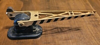 Vtg Lionel O Gauge 252 Automatic Crossing Gate ~ Broken For Junkyard ~ T8285