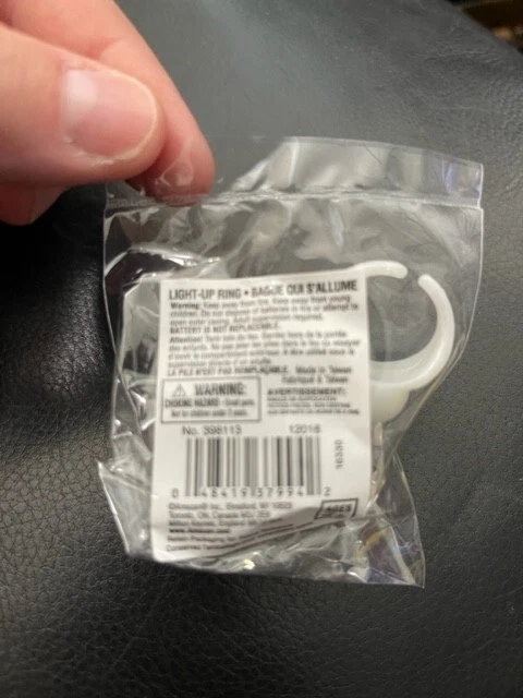 Anillo de compromiso de diamantes iluminados de plástico blanco Amscan ¡¡Nuevo!!! Foto 2 de 2