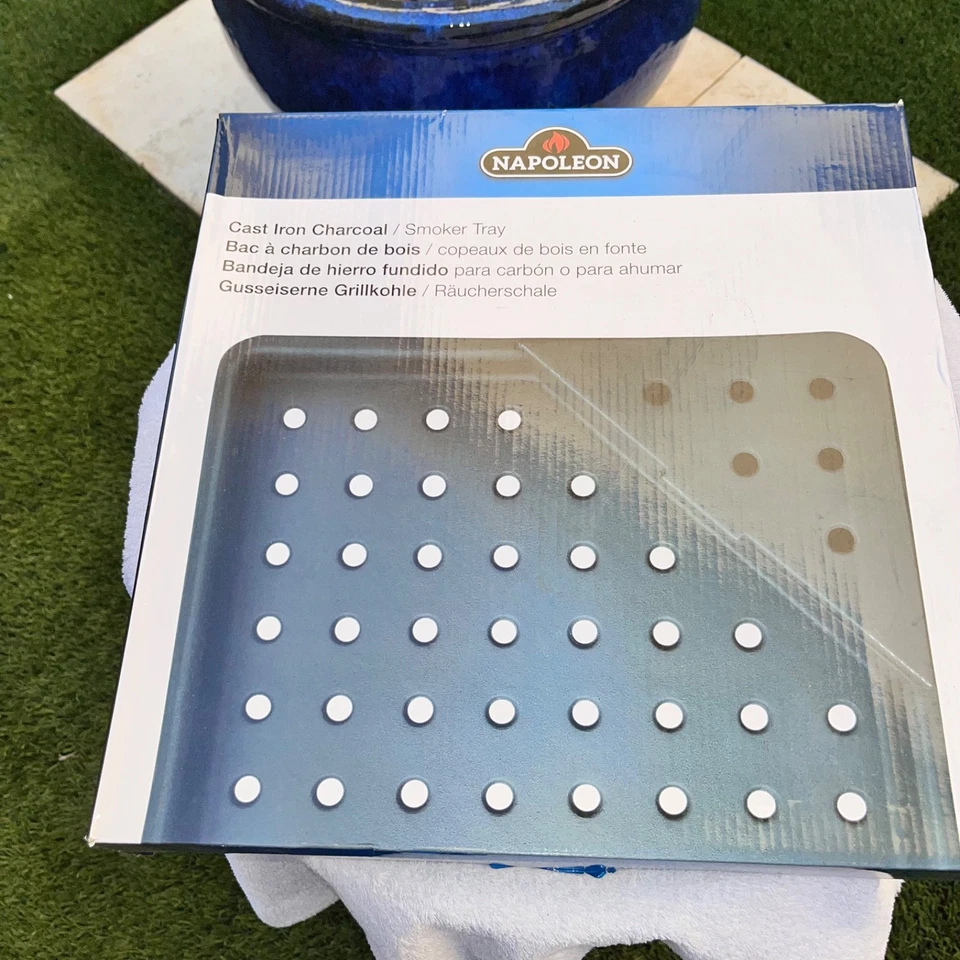 Parrillas Gourmet Napoleon Hierro Fundido Carbón y Bandeja ahumador Barbacoa 67732 Nuevo 15x14 Foto 4 de 4