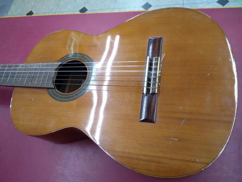 Guitare acoustique ARIA AC35 - état indésirable, pour réparation ou pièces - Photo 1/1