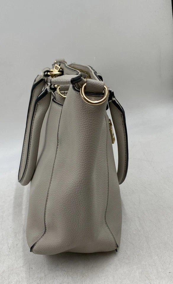 Bolso de Mano Bass Mujer Cuero Beige Bolsillos Internos Forma Rectángulo Doble Asa Foto 3 de 4