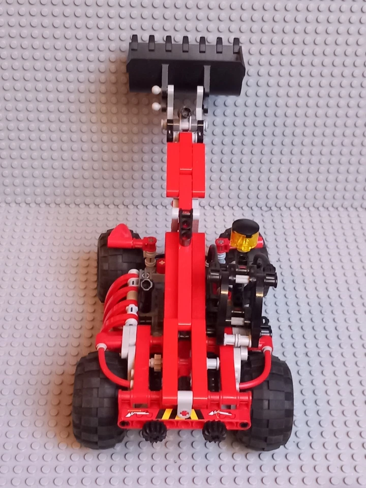 LEGO Technic 8283 Telehandler, photo 4 sur 5