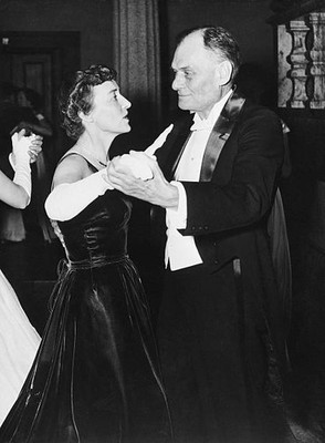 Enders USA Nobel Prize winner of medicine dancing wife at banquet - Old Photo