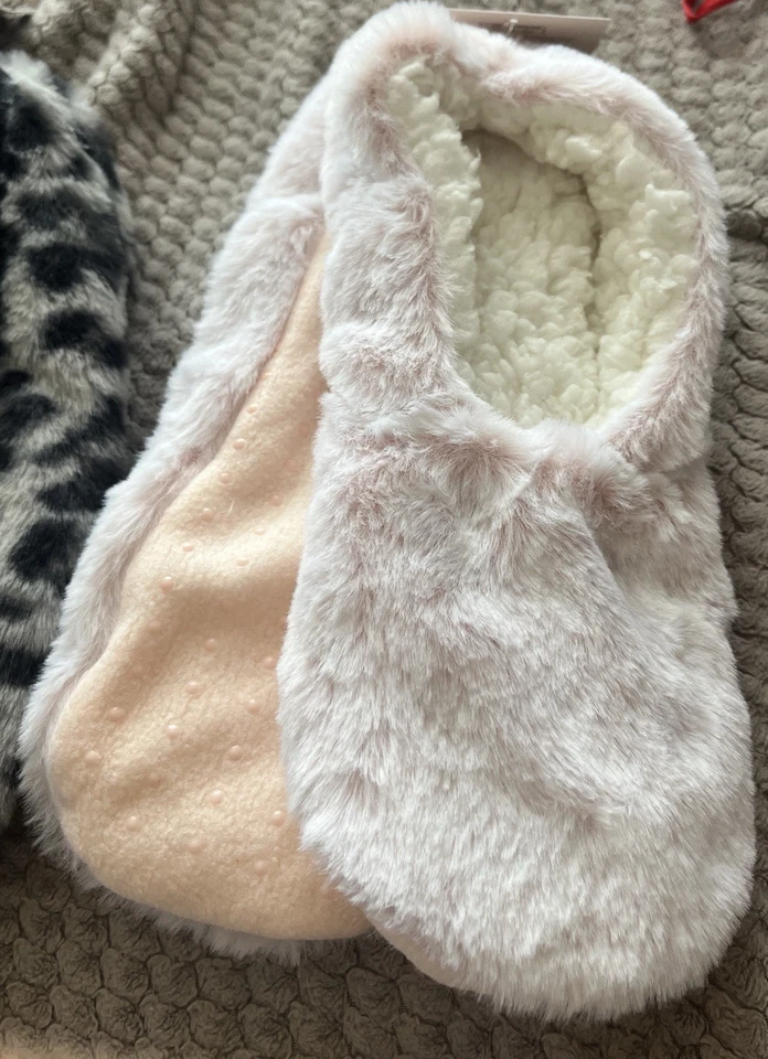 Mujer Talla 8 10 Animal Print Polar Zapatilla Calcetines Pinzas Mediano Grande 2 Pares Foto 3 de 4