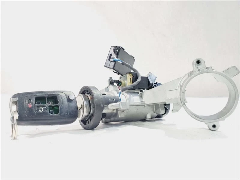 2012 2013 2014 2015 Chevrolet Cruze OEM Ignition Switch With Key 20939745 - Image 4 of 4