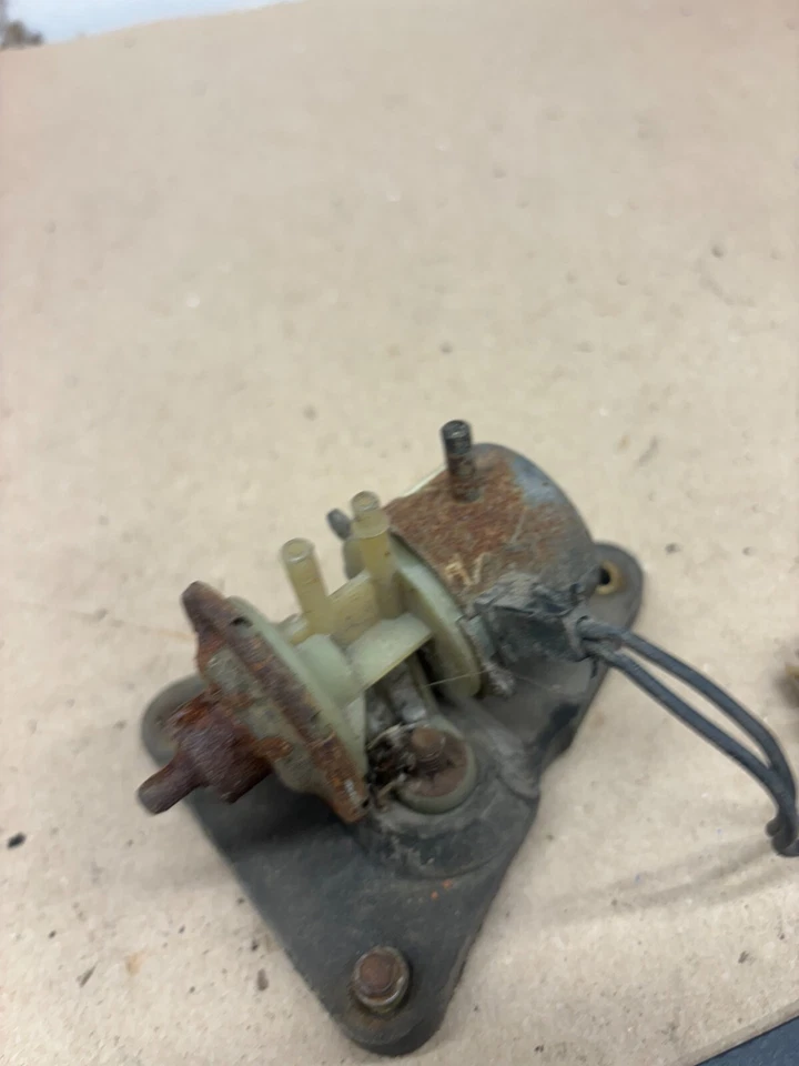 79-82 FORD 2.3 2300 CARBURADOR SOLENOIDE VÁLVULA DE VACÍO E0ZE-9B998-AA MUSTANG Foto 3 de 4