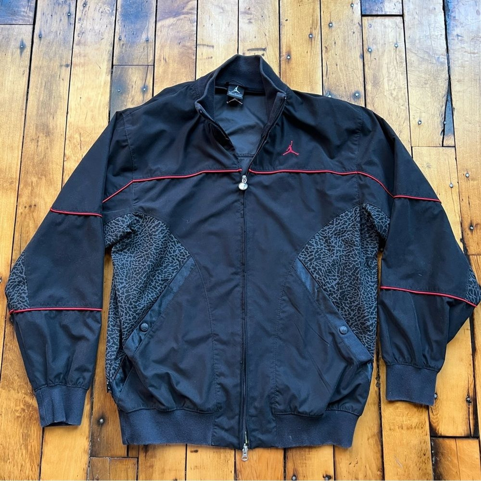 SACAI X NIKE Nike Air Jordan Uomo Medium Retro 3 Giacca Cemento Warmup Tessuto Nero Rosso Active