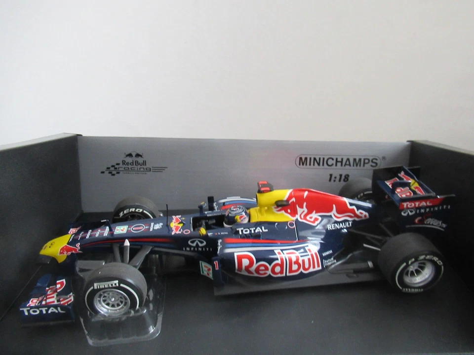 Modellautos Formel 1 1:18 Minichamps Red Bull RB7 Renault 110110301 #1 - Bild 2 von 3