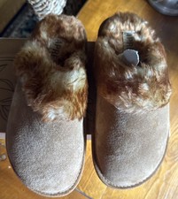 NWT LAMO WOMENS Ladies SLIPPERS MED. Scuff Mule Outdoor Indoor FAUX FUR Fuzzy