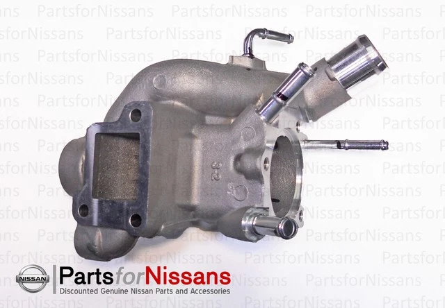 Carcasa Termostato Original Nissan Titan Armada NV 5.6 11061-7S000 Foto 3 de 4