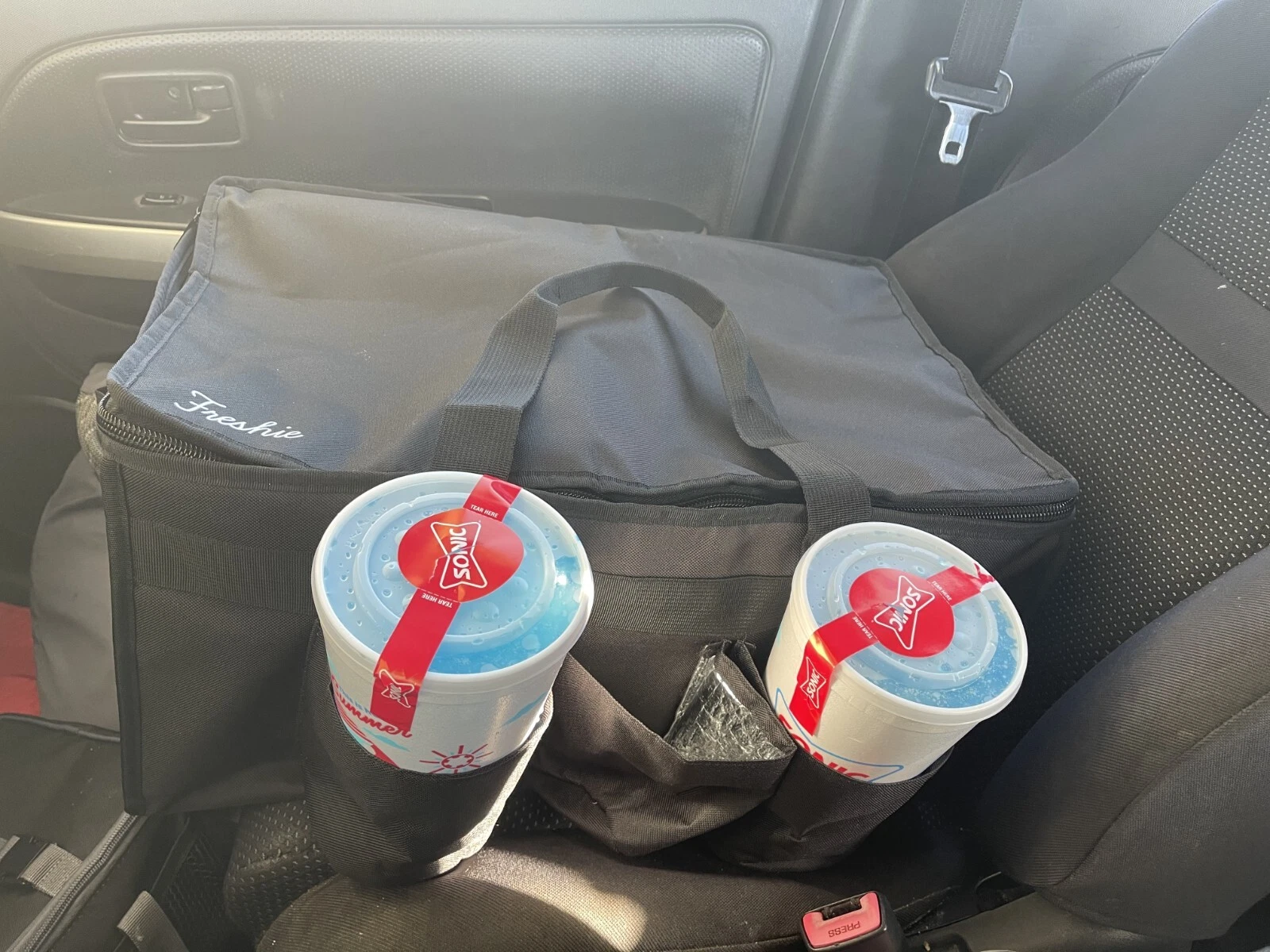 Insulated Food Delivery Bag with Cup Holders Drink Carriers Premium XXL Great