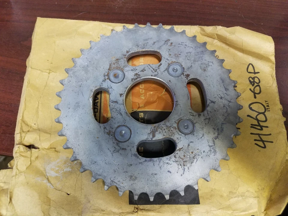 Piñón de rueda Harley Davidson 42 T Aermacchi Rapido ML125/BAJA, MSR100 41460-68P Foto 2 de 2