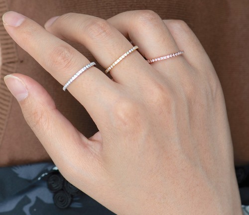 Delicada alianza de boda de eternidad de 1,5 mm circonita cúbica pila anillo de plata de ley 925 tamaño 7,75 - Imagen 7 de 9