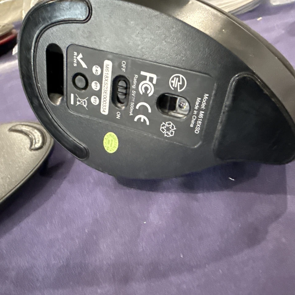 M618XSD Seeker Ergonomic Vertical Mouse with OLED Screen 4000DPI Rechargeable - Image 3 of 3