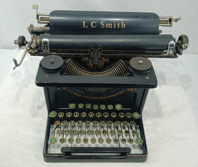 VINTAGE LC SMITH CORONA 8 14 TYPEWRITER  20-30S ERA  READ