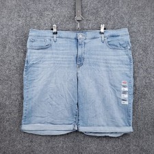 NEW Levis Classic Bermuda Shorts Womens 22W Light Wash Denim Mid Rise Cuffed