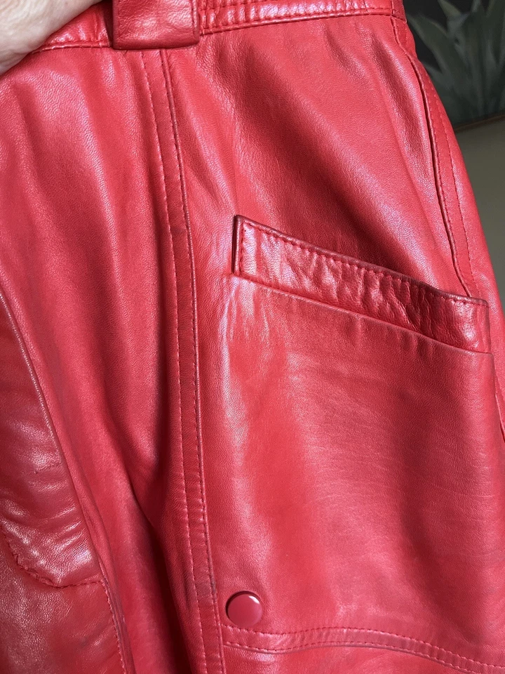 Falda de laurel de cuero rojo talla 36 hecha en Alemania se ajusta como 2-4 ver medidas Foto 2 de 4