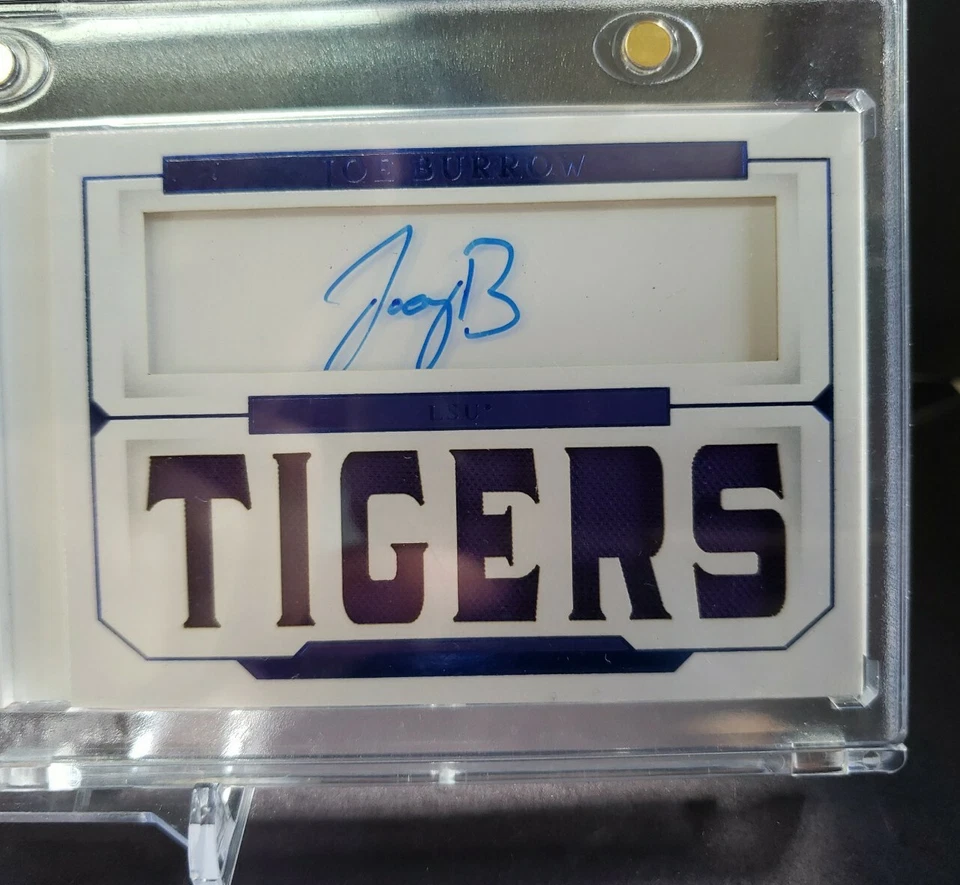 Joe Burrow 2020 National Treasures Collegiate Rookie Patch Auto Booklet 34/37 - Image 3 of 4