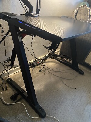 Gaming desk NEEDS TO GO FAST
